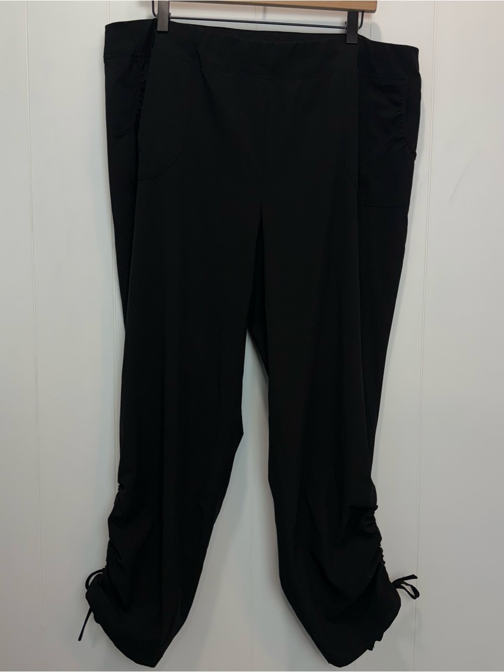 Zenergy by Chico's Black Ruched Ankle Pull On Pants Size 3 16